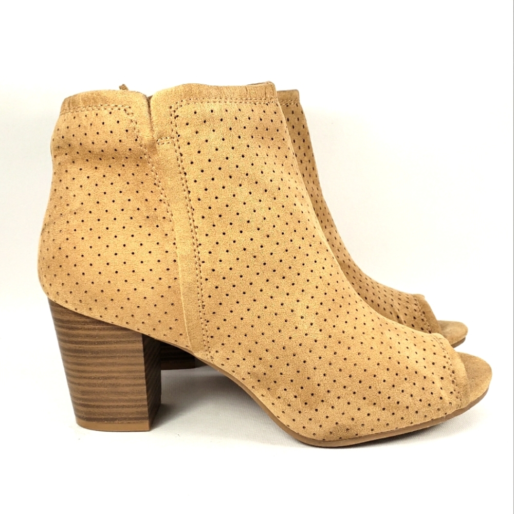 Old Navy Caramel Ultimate Peep Toe, Faux-suede, Perforated Booties. WMS 9M